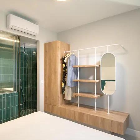 Evans Luxurious 4 Apartment